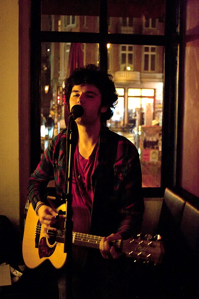 Philip Bölter (live im Bedford Café, 2010)
Foto: Florian Krick